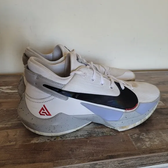 Nike Zoom Freak Men's White and Gray Athletic Shoes