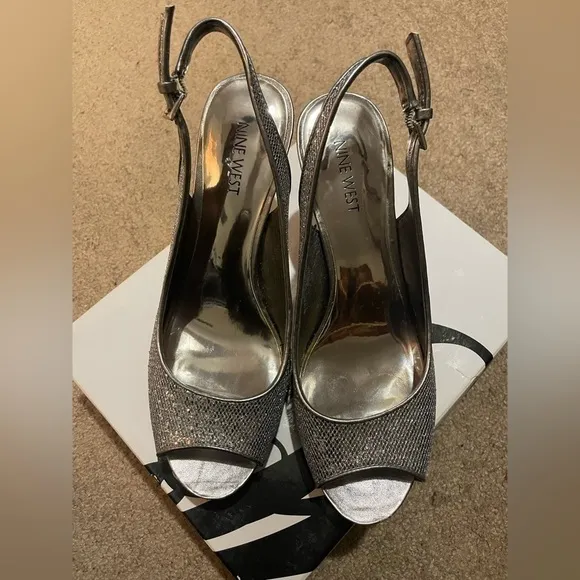 Nine west silver sparkly slingback heels size 8.5