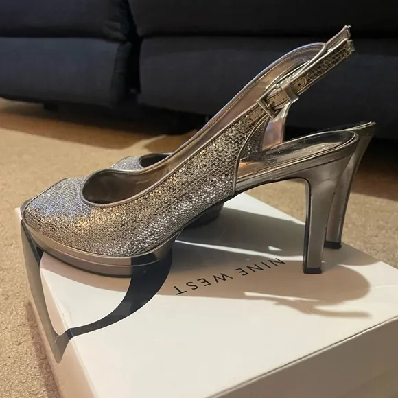 Nine west silver sparkly slingback heels size 8.5
