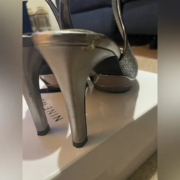 Nine west silver sparkly slingback heels size 8.5