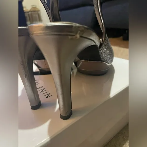 Nine west silver sparkly slingback heels size 8.5