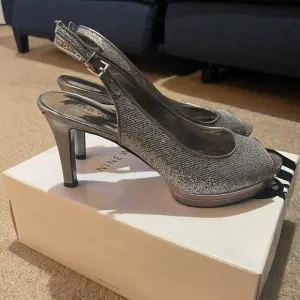 Nine west silver sparkly slingback heels size 8.5