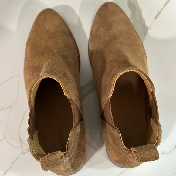 Nisolo Eva Everyday Chelsea Boots. Women’s size 6 M. Color Taupe Suede.