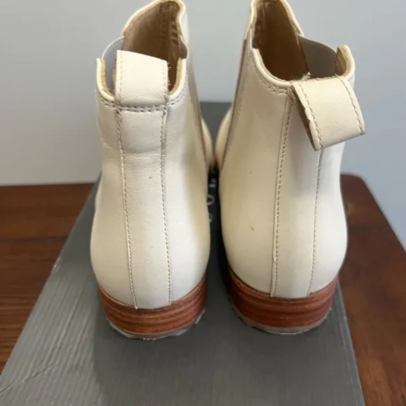NISOLO Sustainable Women's Everyday Chelsea Boot Bone size 6 new