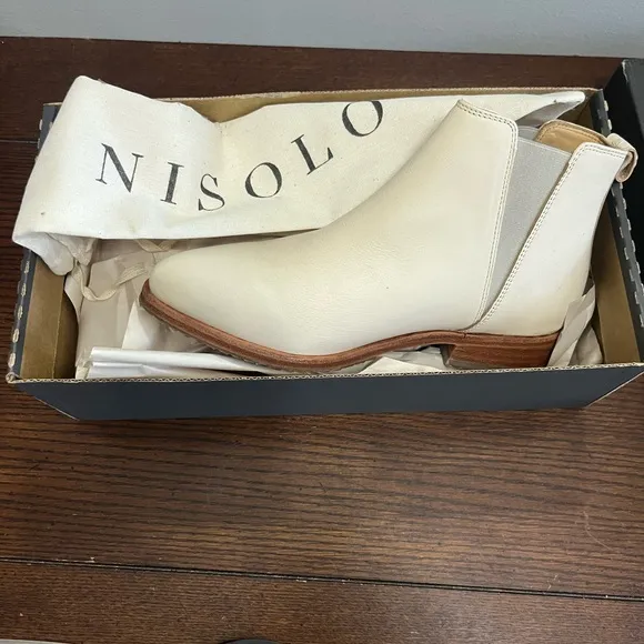 NISOLO Sustainable Women's Everyday Chelsea Boot Bone size 6 new