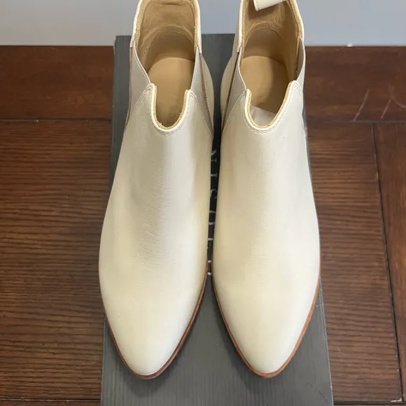 NISOLO Sustainable Women's Everyday Chelsea Boot Bone size 6 new