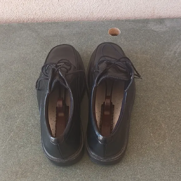 Nunn Bush Black Leather Oxfords with Polished Finish Non Slip
