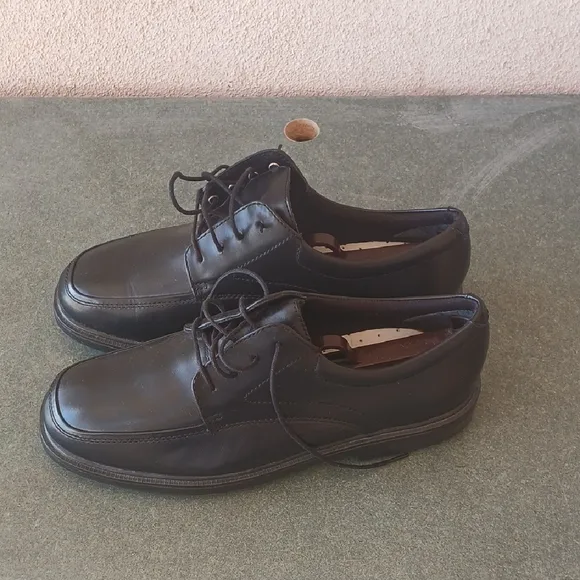Nunn Bush Black Leather Oxfords with Polished Finish Non Slip