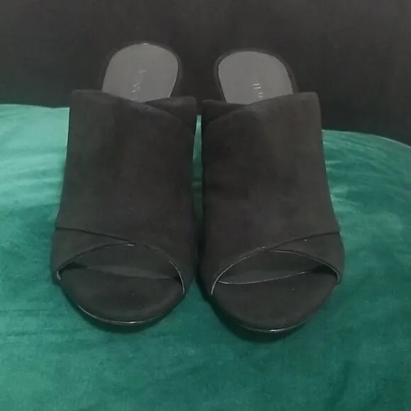 NWB Vince Heath Suede Leather Black Mules