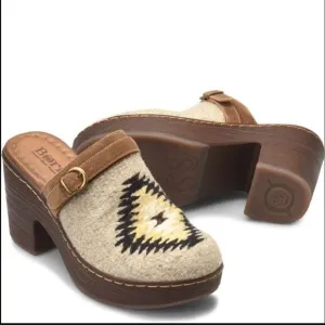 NWOB Carmen Clogs by Born | Size 8