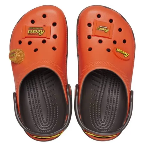 NWOB CROCS Youth Reese’s Orange Brown Classic Clogs Sandals Charms - Size J5