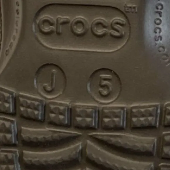 NWOB CROCS Youth Reese’s Orange Brown Classic Clogs Sandals Charms - Size J5