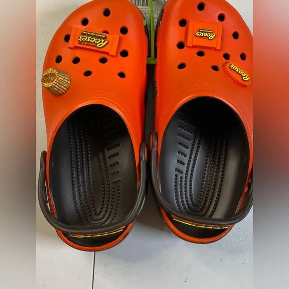 NWOB CROCS Youth Reese’s Orange Brown Classic Clogs Sandals Charms - Size J5