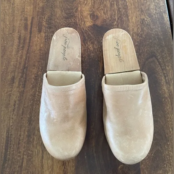 NWOB Free People Carver Taupe Leather Clog Mules Sz 38