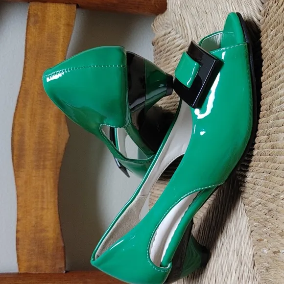 NWOB Green Patent Leather Kitten Heels 7