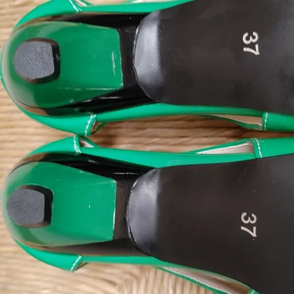 NWOB Green Patent Leather Kitten Heels 7