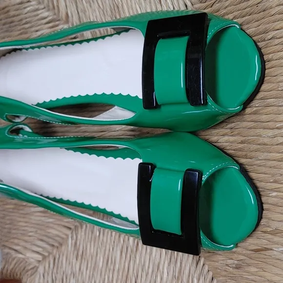 NWOB Green Patent Leather Kitten Heels 7