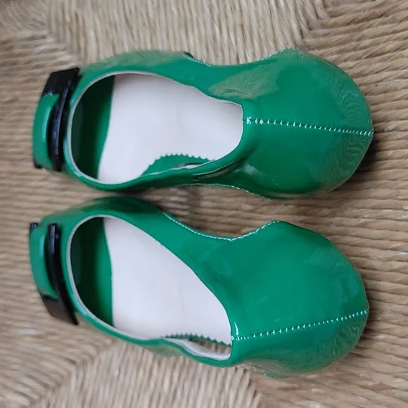 NWOB Green Patent Leather Kitten Heels 7