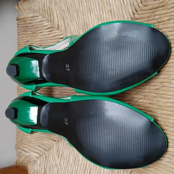 NWOB Green Patent Leather Kitten Heels 7