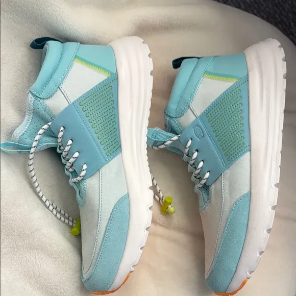 NWOB! Hey Dude women’s Sirocco Aqua and White Sneakers size 9, slip on!