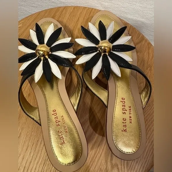 NWOB ** Kate Spade Daisy Kitten Heel Clog Sandal  Navy, White &amp; Gold Size 6