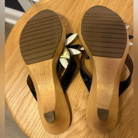 NWOB ** Kate Spade Daisy Kitten Heel Clog Sandal  Navy, White &amp; Gold Size 6