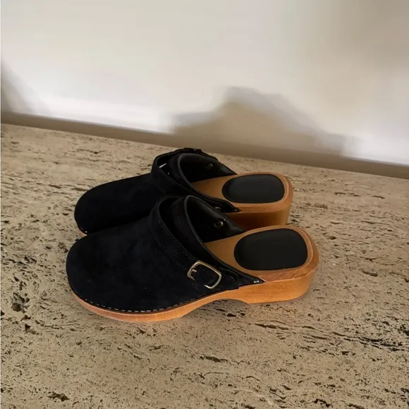 NWOB RE/DONE Made In Italy Suede 70s Classic Clogs. MSRP $415