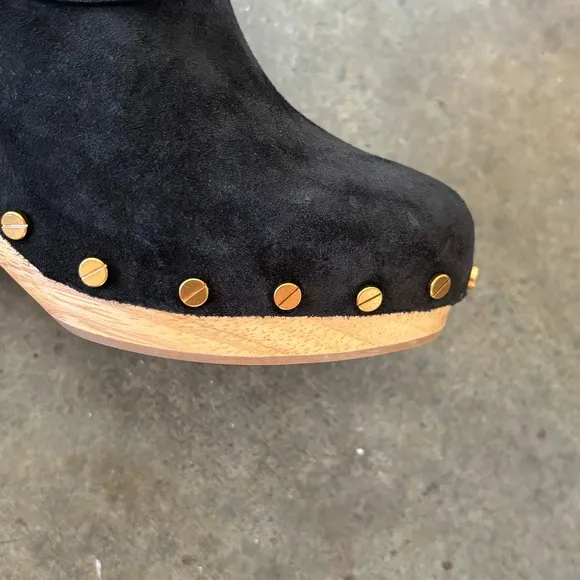 NWOB Veronica Beard Dacey Buckle Genuine Suede Slip On Clogs