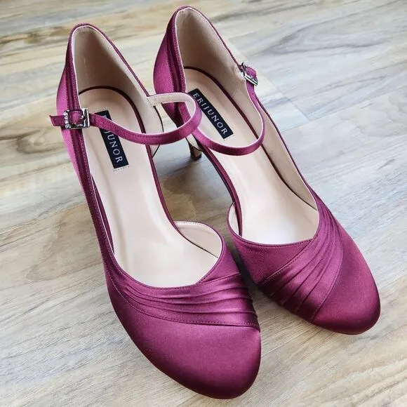 🩵NWOB Wine Satin Closed Toe Ankle Strap Kitten Heels Size 8