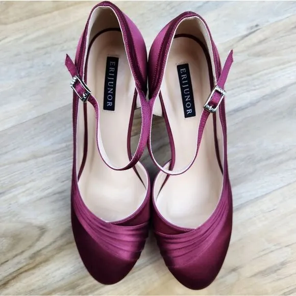 🩵NWOB Wine Satin Closed Toe Ankle Strap Kitten Heels Size 8