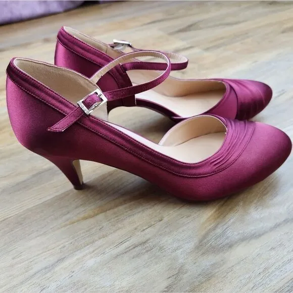 🩵NWOB Wine Satin Closed Toe Ankle Strap Kitten Heels Size 8