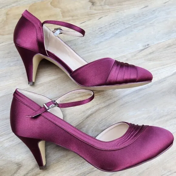 🩵NWOB Wine Satin Closed Toe Ankle Strap Kitten Heels Size 8