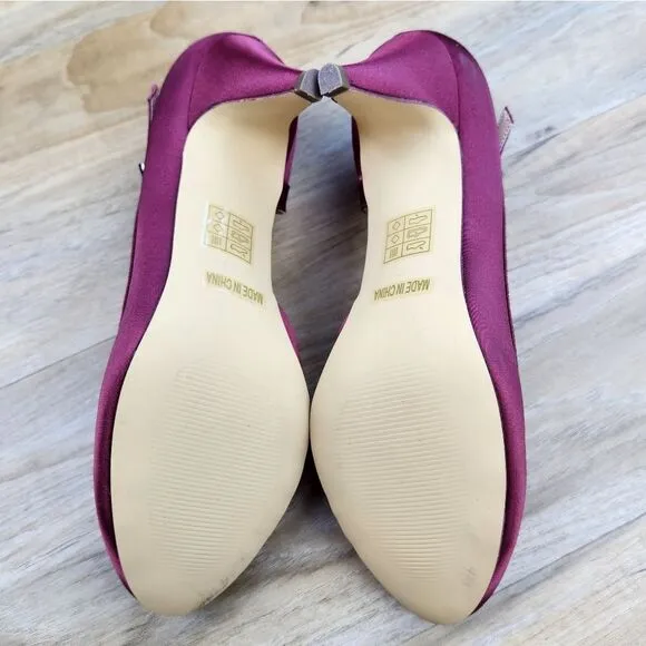🩵NWOB Wine Satin Closed Toe Ankle Strap Kitten Heels Size 8