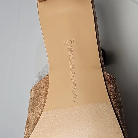 NWOT Adrienne Vittadini Nella Mules Block Heel Pointed Toe Faux Leather Brown 10