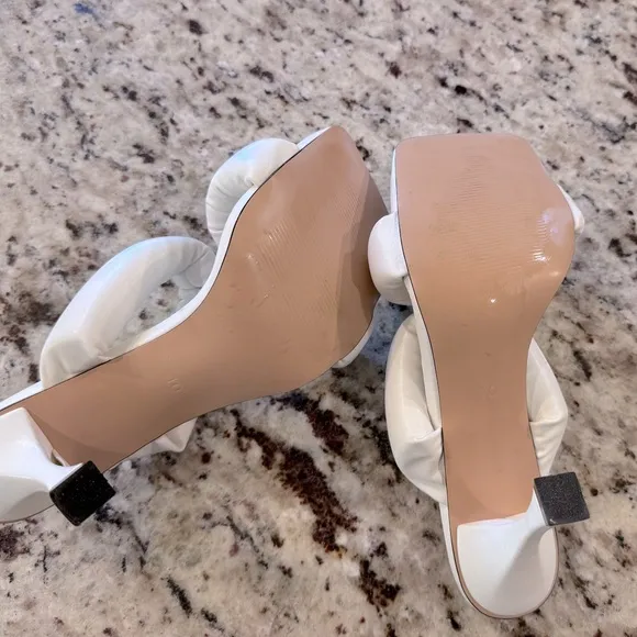NWOT Azalea Wang Kitten Heels