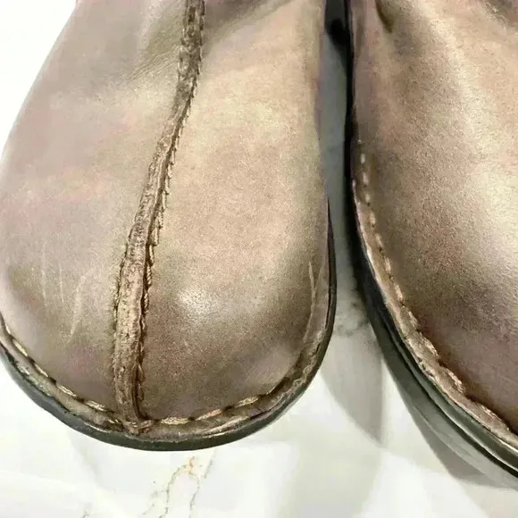 NWOT - Born Women;s Brown Leather Hand Crafted Slip on Mules Clogs Shoes Size 9