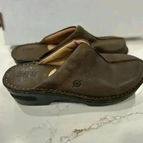 NWOT - Born Women;s Brown Leather Hand Crafted Slip on Mules Clogs Shoes Size 9