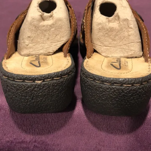 NWOT Clarks Artisan leather mules