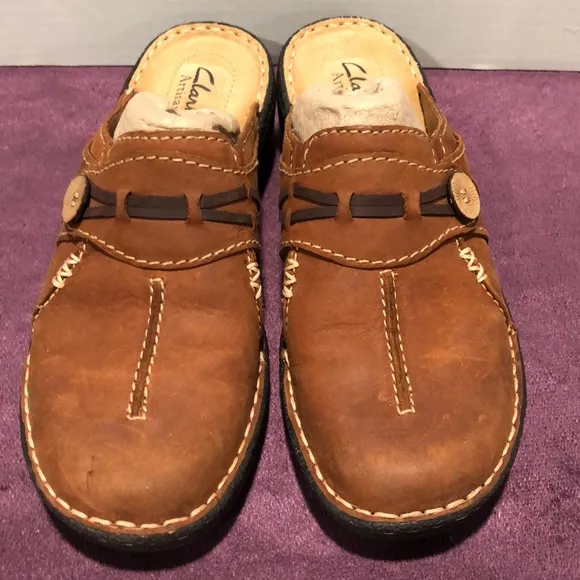 NWOT Clarks Artisan leather mules