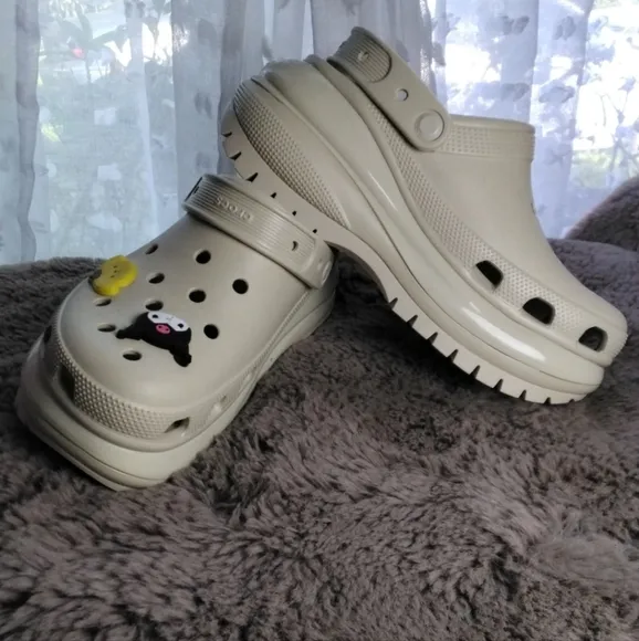 NWOT. CROCS. Mega Crush Clogs. 8. Charms included.