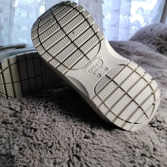 NWOT. CROCS. Mega Crush Clogs. 8. Charms included.