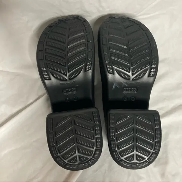 NWOT Crocs Women's Black Siren Platform Clogs Size 11