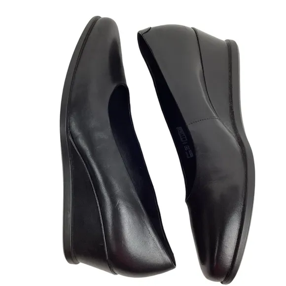 NWOT ECCO Danish Design Wedge Leather Slip On Pumps Black