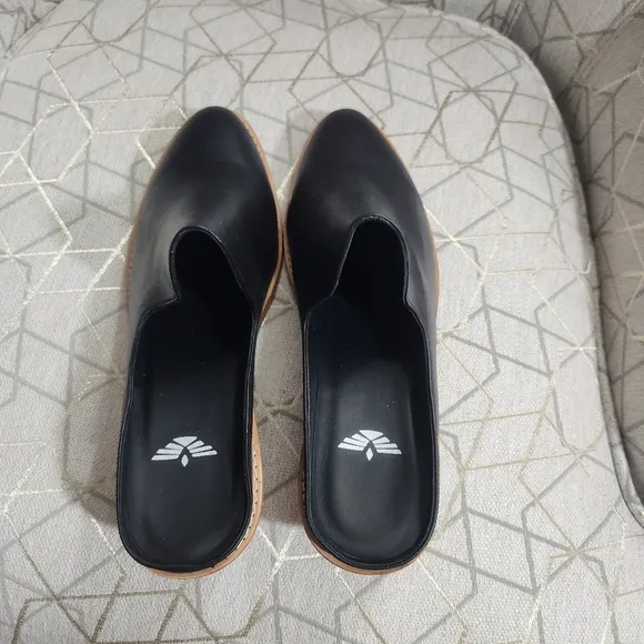 NWOT Fortress Michelle Mule Size 40