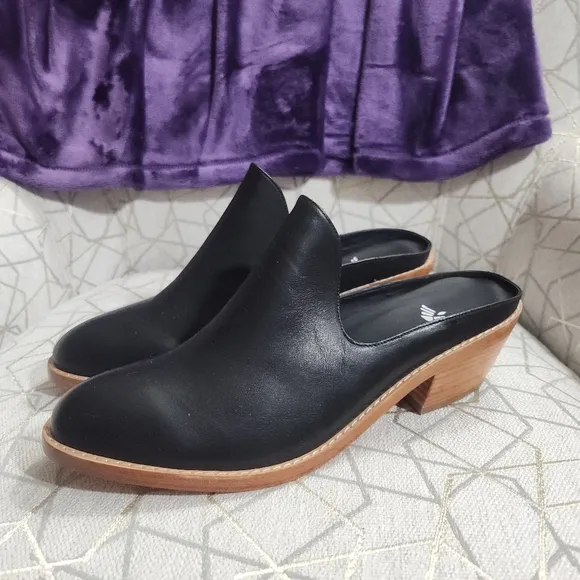NWOT Fortress Michelle Mule Size 40