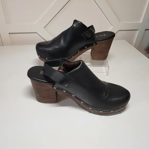 NWOT Kork-Ease Darby Black Leather Women's Clogs