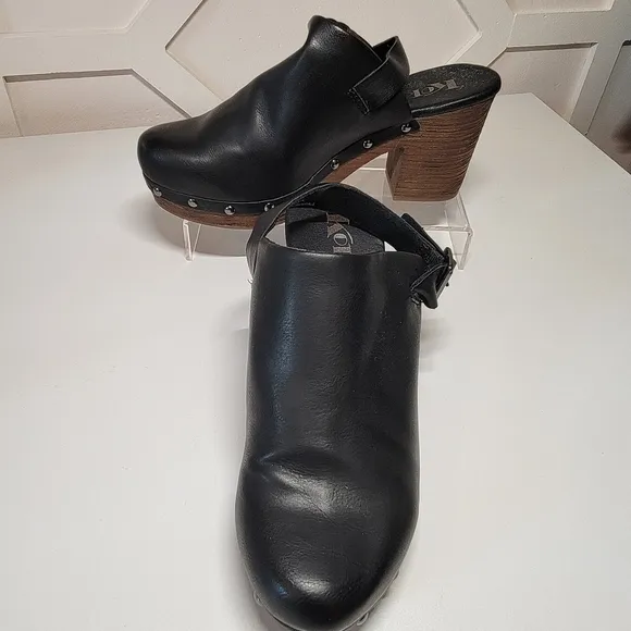 NWOT Kork-Ease Darby Black Leather Women's Clogs