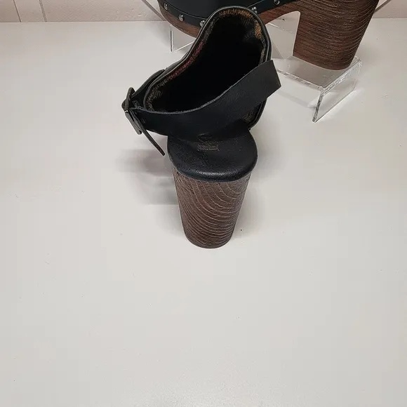 NWOT Kork-Ease Darby Black Leather Women's Clogs