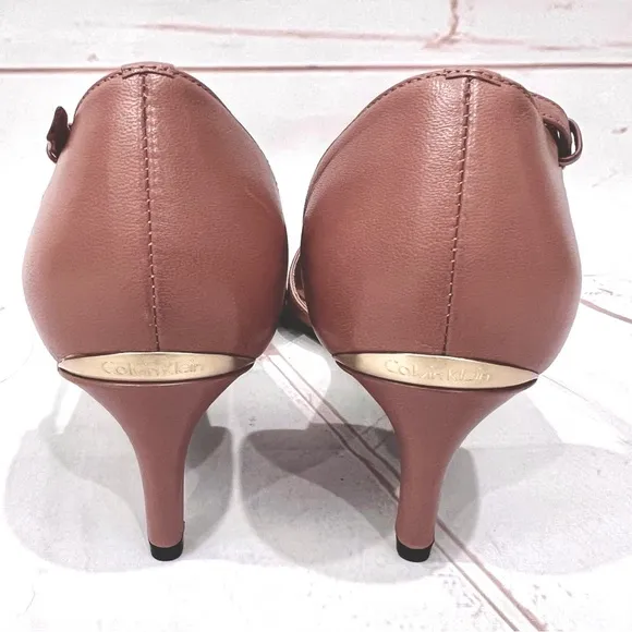 NWOT Nude Leather Asymmetrical Pointed Toe Mary Jane Page Kitten Heels Pumps
