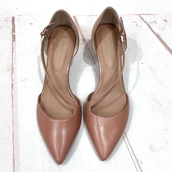 NWOT Nude Leather Asymmetrical Pointed Toe Mary Jane Page Kitten Heels Pumps